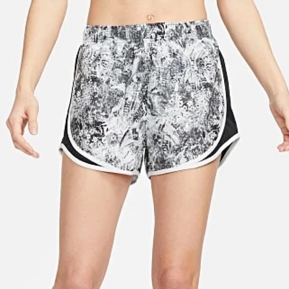 Nike Pants - NWT Nike Dri-Fit Tempo Short